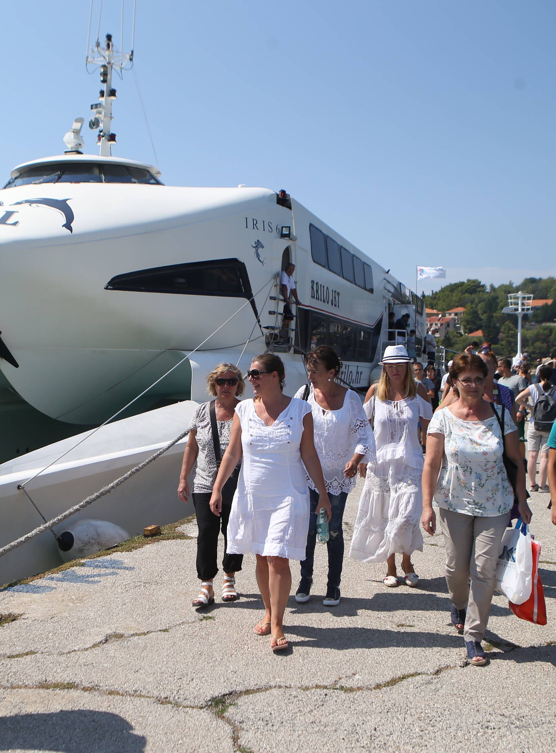 Oproštaj od Olivera na Korčuli: Svi se žele pokloniti legendi...