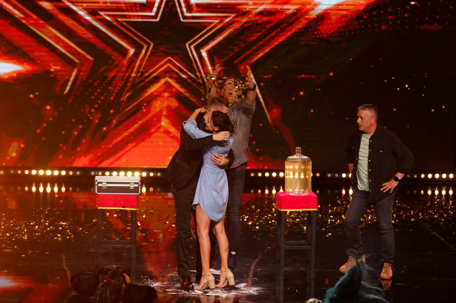 Pjevači i akrobatski plesači, ali i prvi zlatni gumb obilježili su prvu emisiju 'Supertalenta'