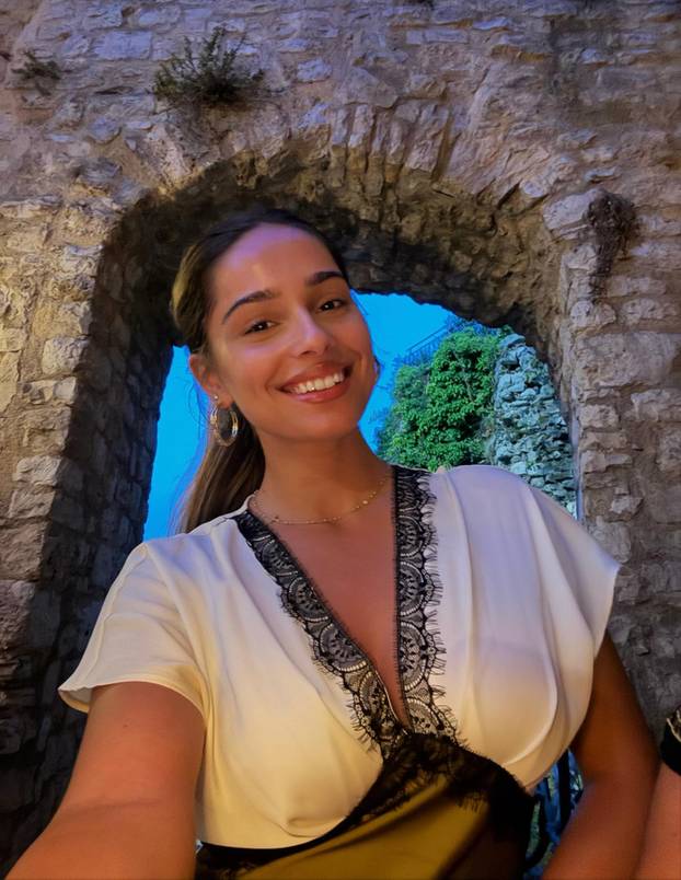 FOTO Zanosna Julija objavila je zaruke s ofenzivcem Dinama