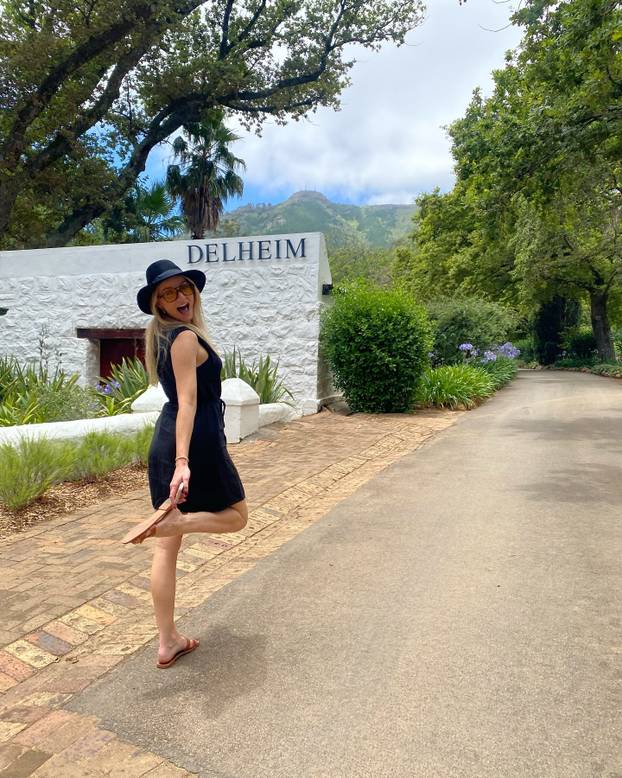 FOTO Napravila gaf uživo koji je obišao Europu. Atraktivna TV voditeljica ljubi Kovačeva šefa