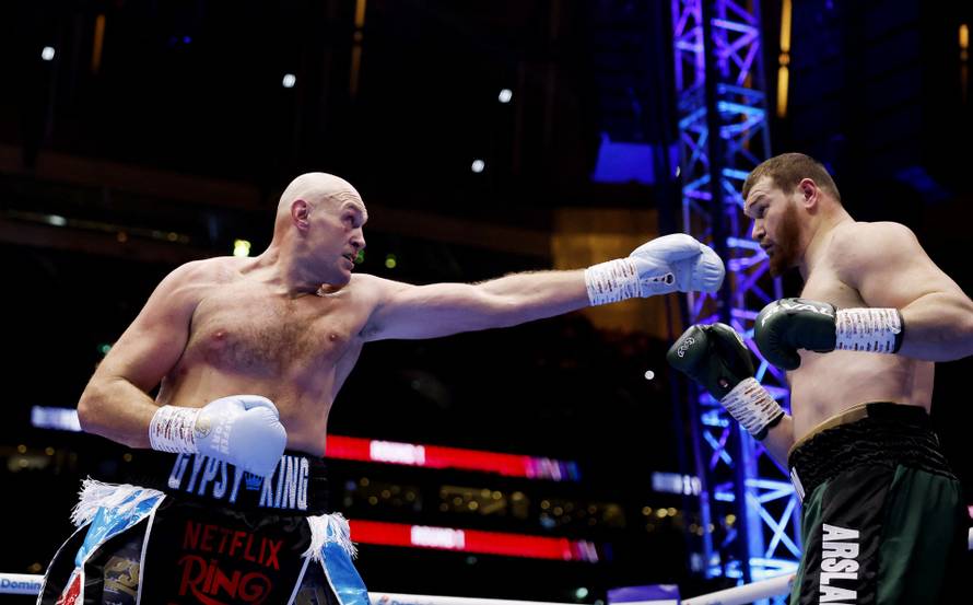 Tyson Fury v Arslanbek Makhmudov