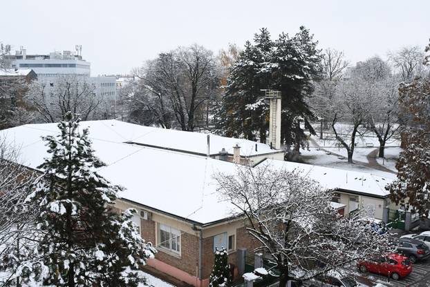 Sisak se probudio prekriven snijegom