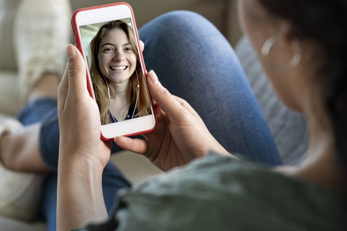 Tijekom pandemije introverti se osjećaju usamljeno i manje održavaju kontakt s voljenima