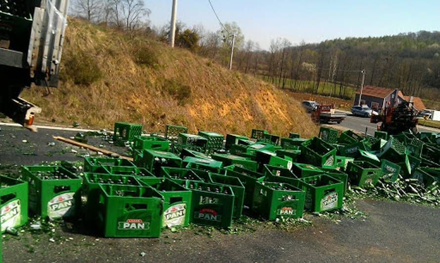 'Napile se ulice': Gajbe piva se rasule po cesti, vozač u šoku...