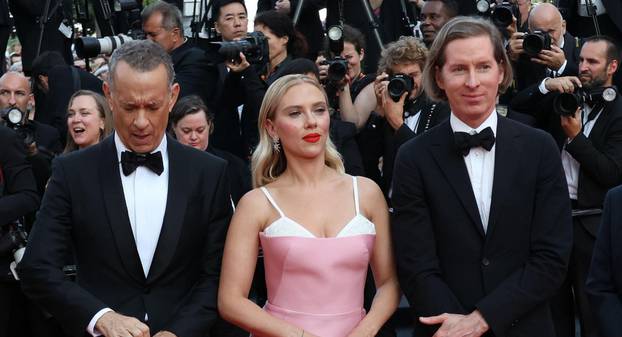 Cannes, France. 26th May, 2023. Cannes, France 23. May 2023; Jason Schwartzman, Wes Anderson, Scarlett Johansson and Tom Hanks attend the "Asteroid City" red carpet during the 76th annual Cannes film festival at Palais des Festivals on May 23, 2023 in Can