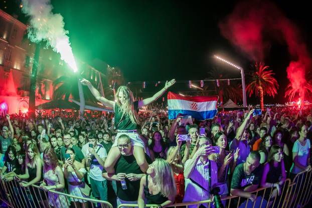 Split:  Vatromet na kraju koncerta Prljavog kazališta povodom Dana domovinske zahvalnosti