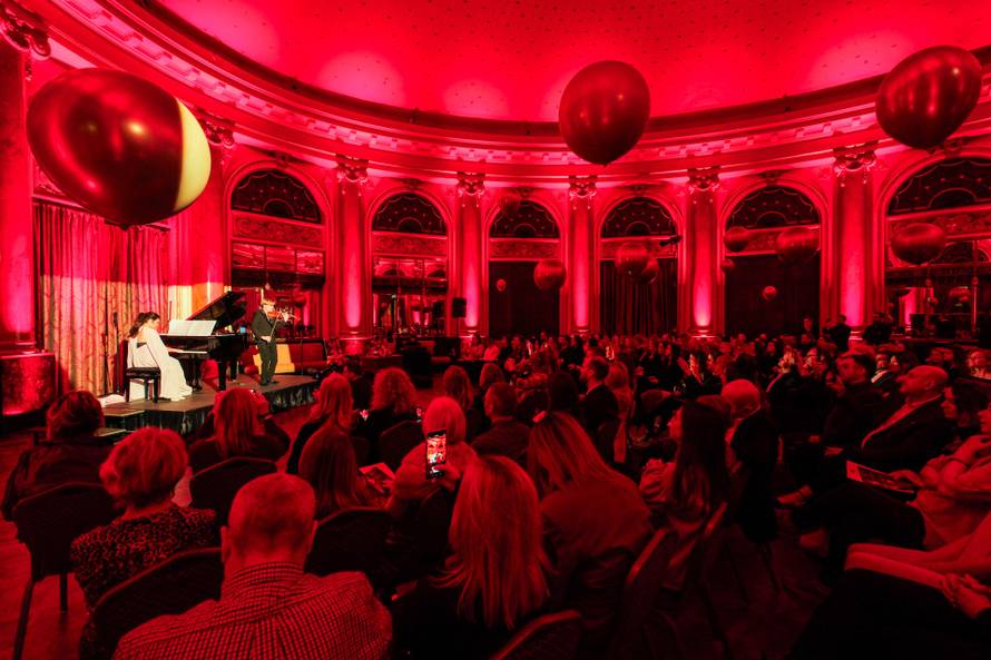 Iva Todorić, nakon što je bila na koncertima Ace Pejovića i Lepe Brene, došla slušati klasiku...