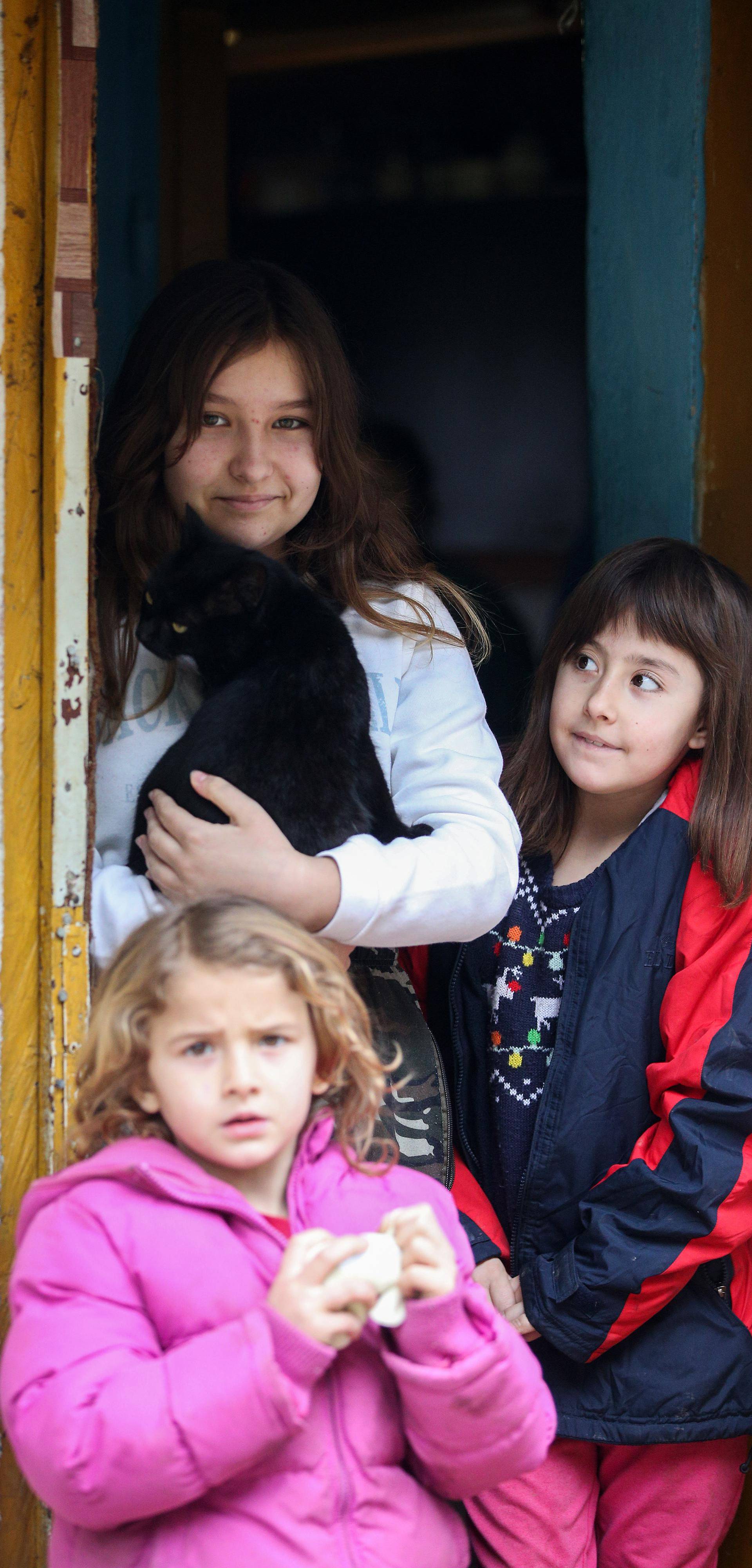 Zlatar: Obitelj Bolsec ima tri kćeri i žive u trošnoj drvenoj kući
