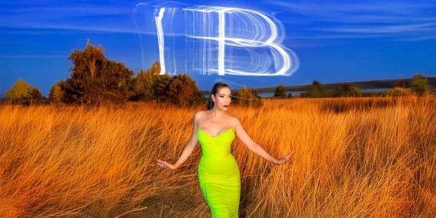 Prva je govorila o povećanju grudi, a danas Ivana Banfić uživa daleko od gradske buke