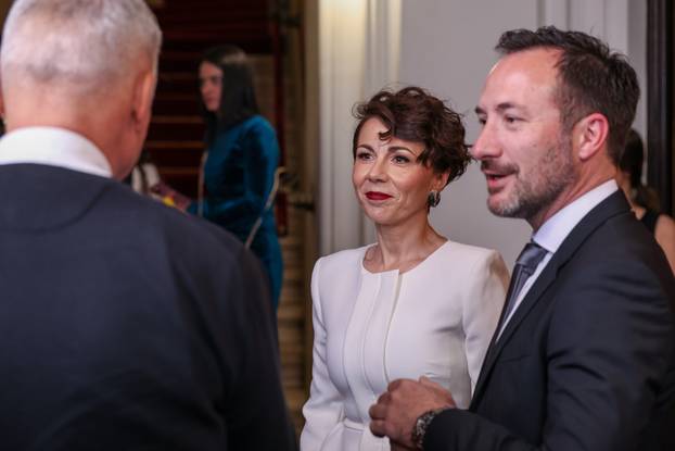 Zagreb: Uzvanici na dodjelu medijske nagrade "Večernjakova ruža" u Hrvatskom narodnom kazalištu