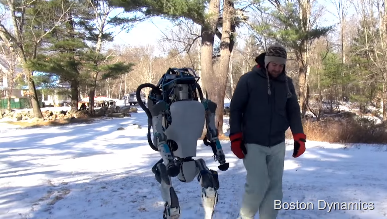 Izradili su impresivnog robota i odmah ga počeli maltretirati