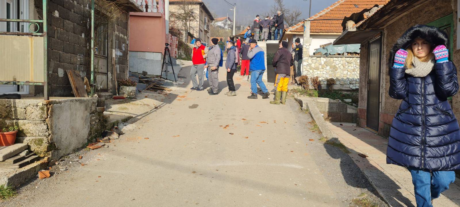 Reporteri 24sata u epicentru potresa u BiH: 'Kao da je bomba pukla, krovovi su nam popucali'