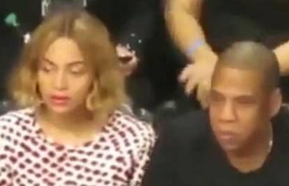 Na čemu si ti? Beyonce 'izvan sebe' i ljulja se lijevo - desno