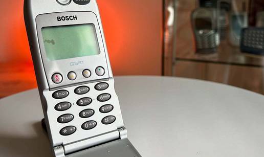 D&zcaron;epni videotelefon iz 1997. izgledao je kao kutijica za puder