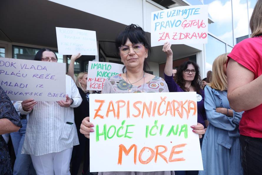 Zagreb: Četvrti dan štrajka članova Sindikata državnih i lokalnih službenika i namještenika 