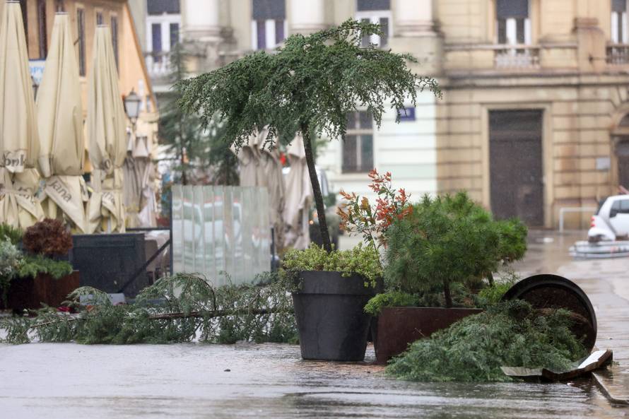 Zagreb: U staroj Vlaškoj popadale žardinjere 