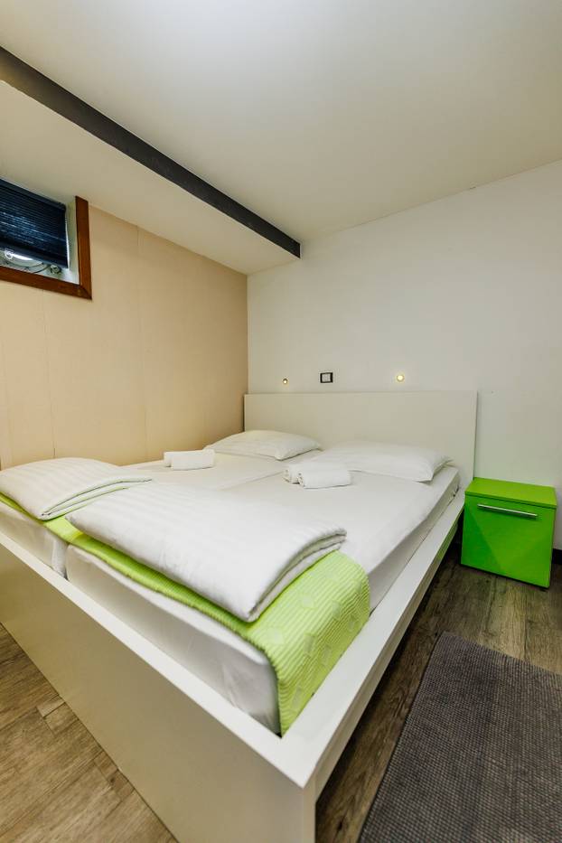 FOTO Zavirite u prvi brod-hotel u Hrvatskoj: Noćenje na ovom brodu u Rijeci ima posebnu čar