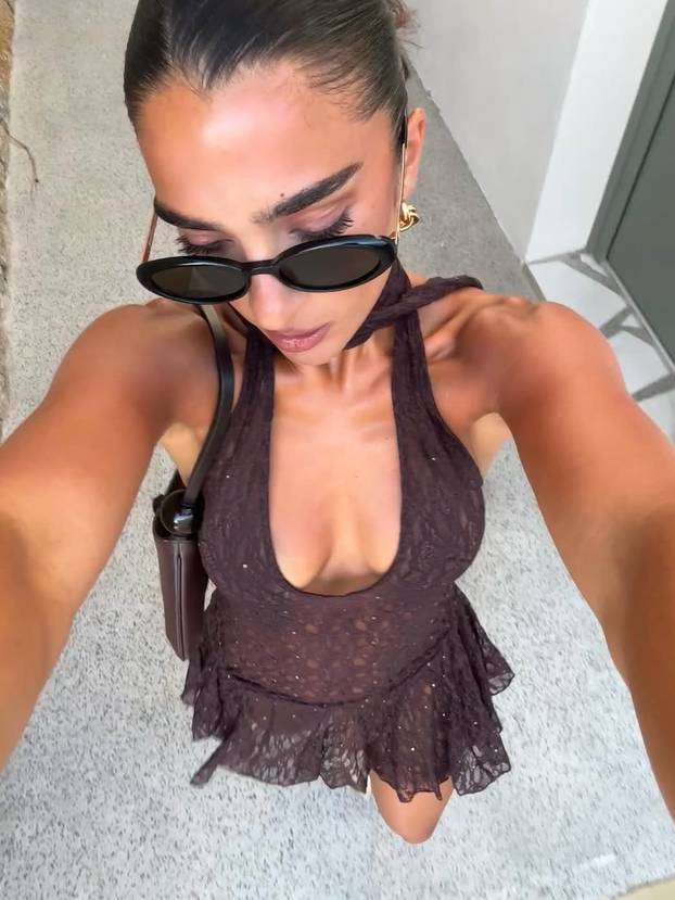 Prvi dekolte Filmskog festivala u Veneciji: Evo tko je zanosna crnka koja je prošetala tepihom