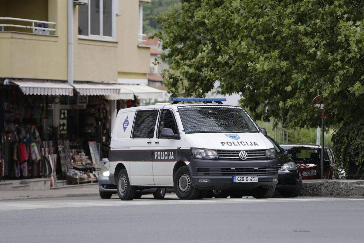 Nasilna braća iz BiH policajce su gađali vazama sa cvijećem