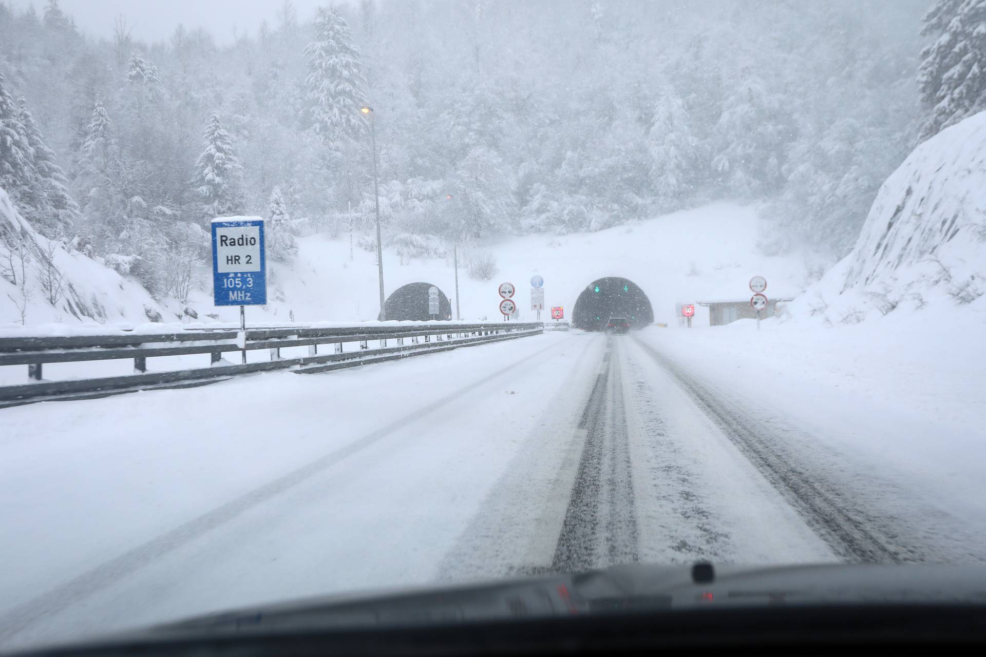 Zimski uvjeti na autocesti Zagreb - Rijeka