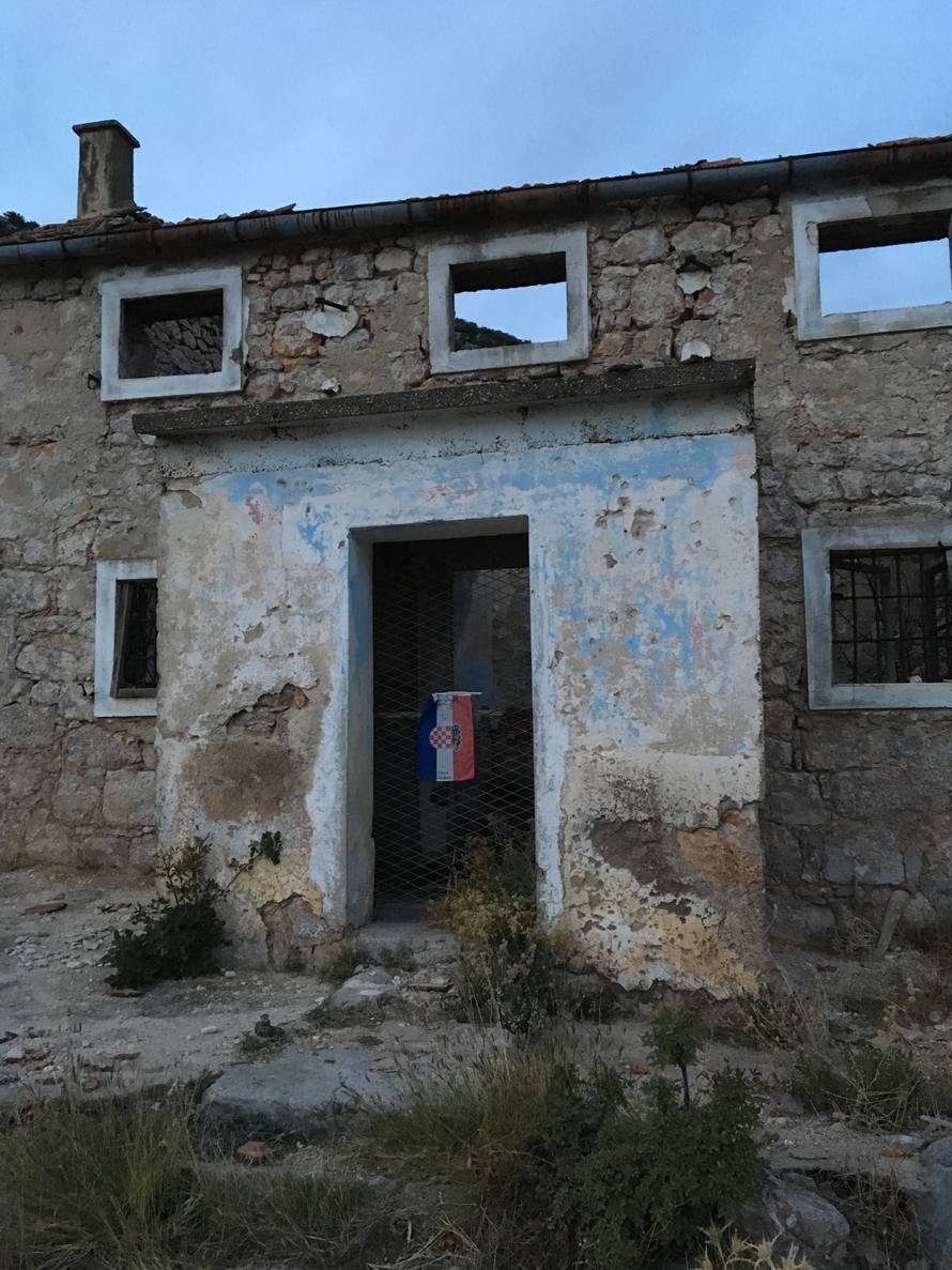 Ubili mu djeda, bio je izbjeglica, a danas je svjetska nogometna legenda. Ovo je Modrićeva priča