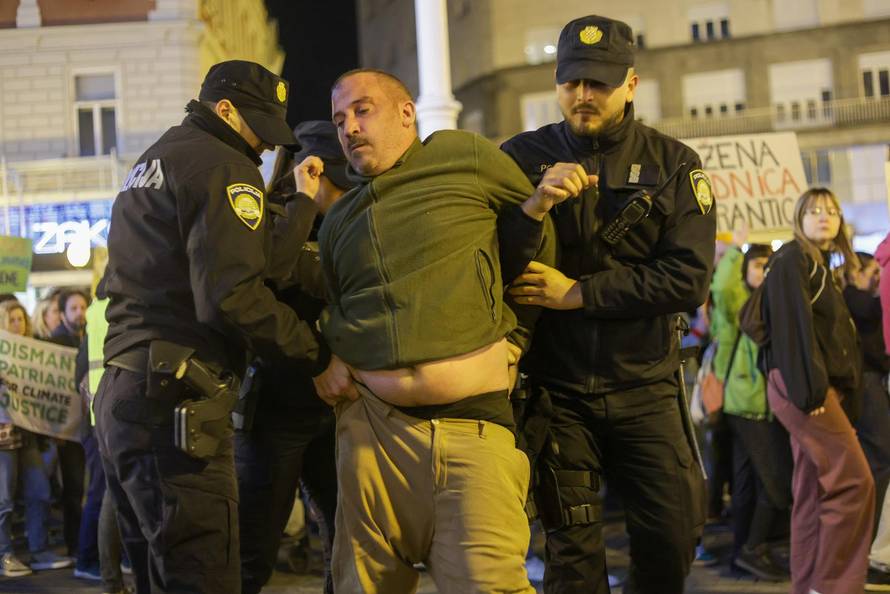 Zagreb: Policija uhitila muškarca koji je verbalno napao sudionike Noćnog marša