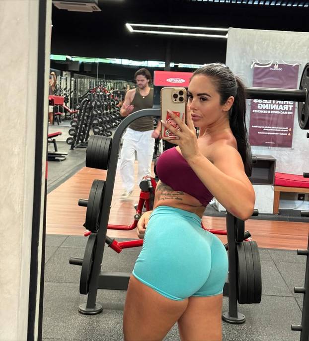 FOTO Čuvala je zatvorenike, sad traži dečka: Želim mišićavog, odanog, mora biti obdaren...