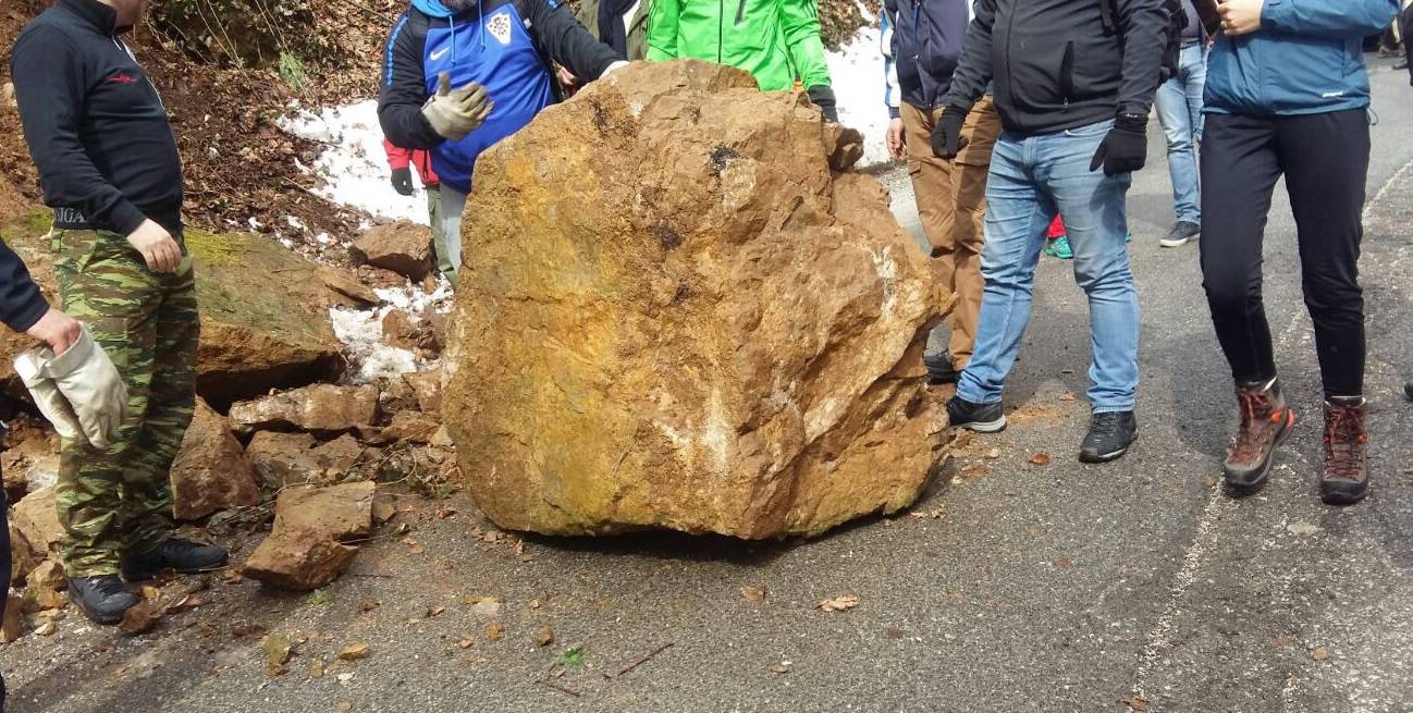 Stijena je blokirala Sljemensku cestu, odron prijeti i Kostajnici