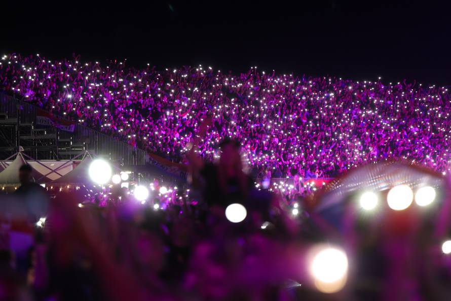 Obožavatelji na velikom koncertu Marka Perkovića Thompsona u Sinju