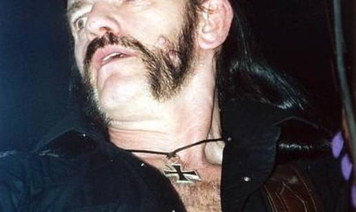 Lemmy Kilmister 'poludio' zbog lutkice bez penisa...