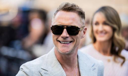 Slavni pjeva&ccaron; varao je biv&scaron;u s plesa&ccaron;icom, ono &scaron;to je u&ccaron;inila nakon toga iznenadilo je mnoge