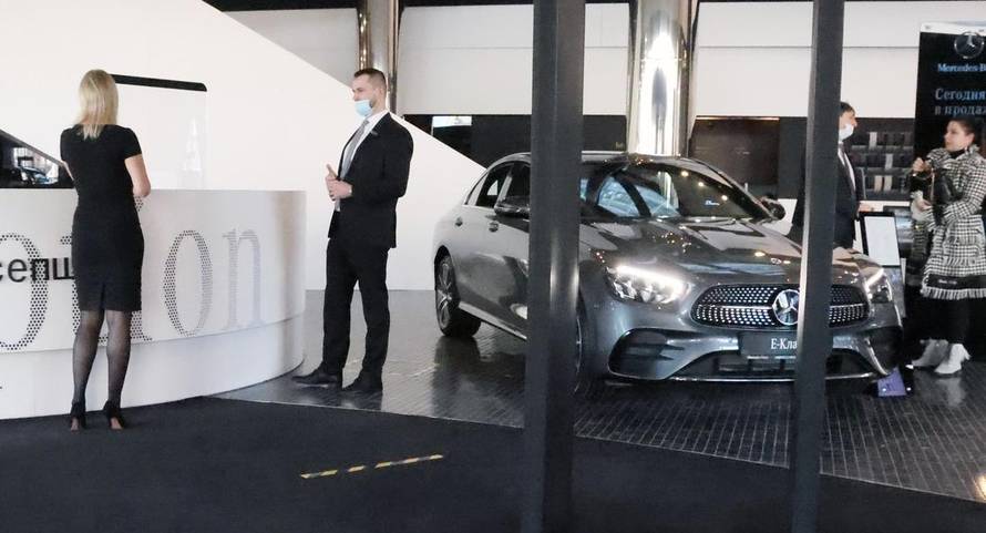 German automaker Mercedes-Benz halts production in and export to Russia