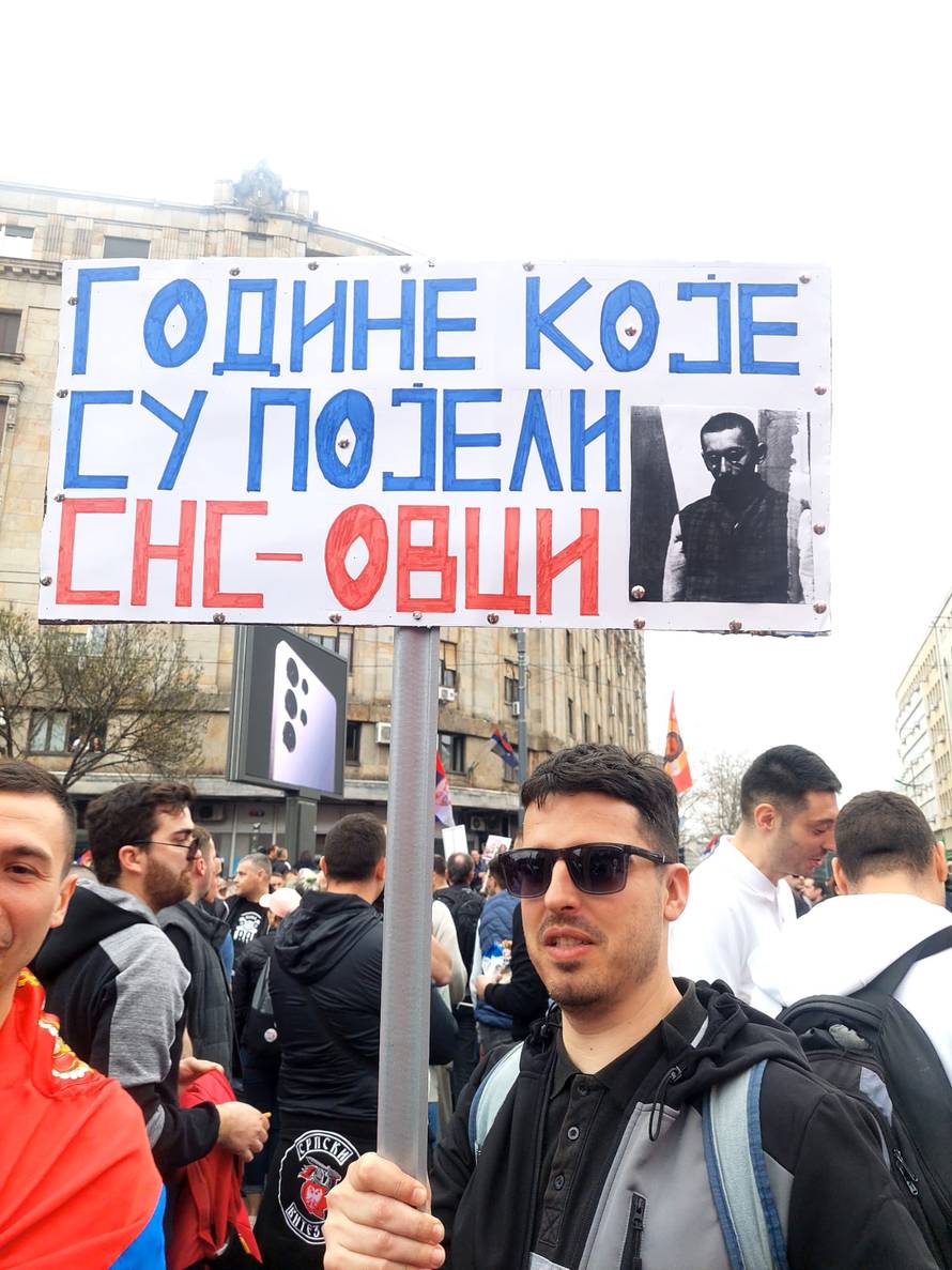 Prosvjed završio izgredima. Oglasio se Vučić: Bilo je 107.000 ljudi i nije korišten zvučni top!