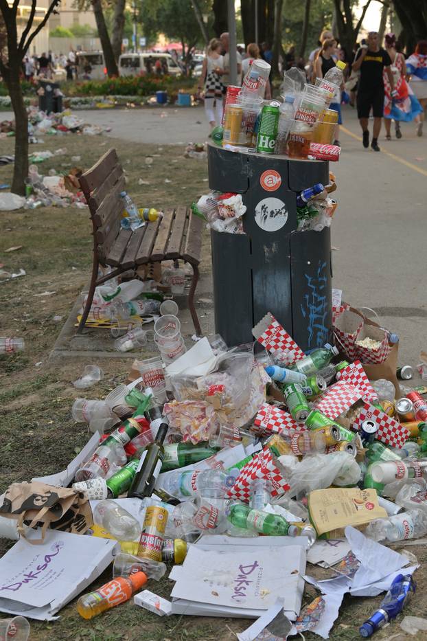 Zagreb: Smeće koje je ostalo u fan zoni na Bundeku