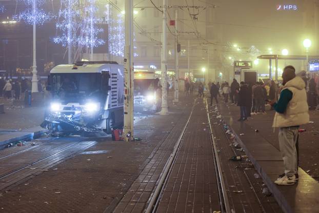 Zagreb: Nakon proslave Nove godine ostala je velika količina otpada