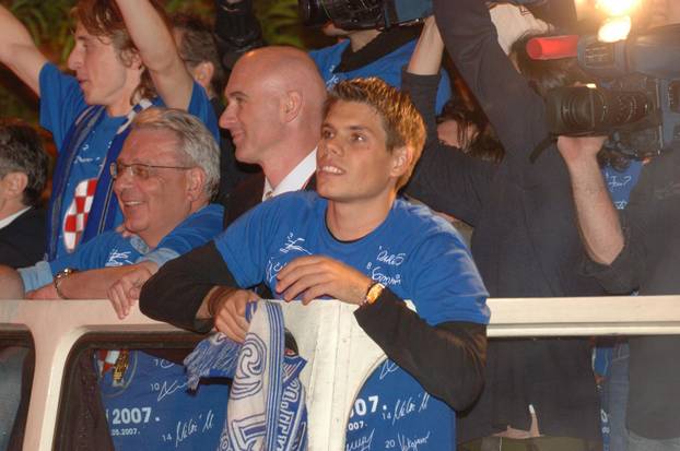 ARHIVA - Nogometaši Dinama na Trgu bana Jelačića s navijačima proslavili naslov prvaka Hrvatske, 19.05.2007.