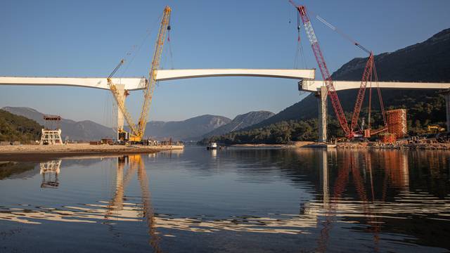 Uspješno postavljen posljednji segment mosta Ston u Brocama