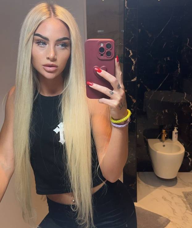 FOTO Slavlje Švicarki pratila je s klupe, a kada je izašla na teren proslaviti - gledali su samo nju