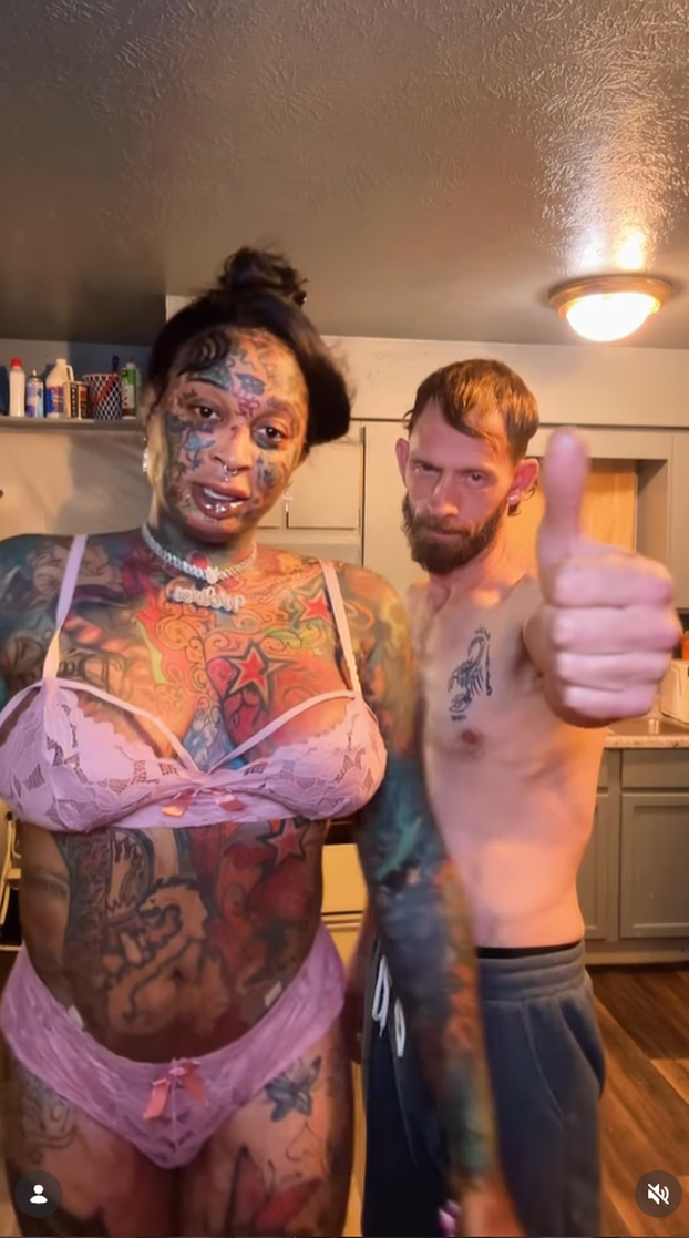 FOTO 'Govore da smo najružniji par ikad! Upoznali smo se preko interneta. Ovo je naša priča...'