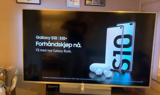 'Procurio' im Galaxy: Telefon tek sti&zcaron;e, reklama se ve&cacute; 'vrti'