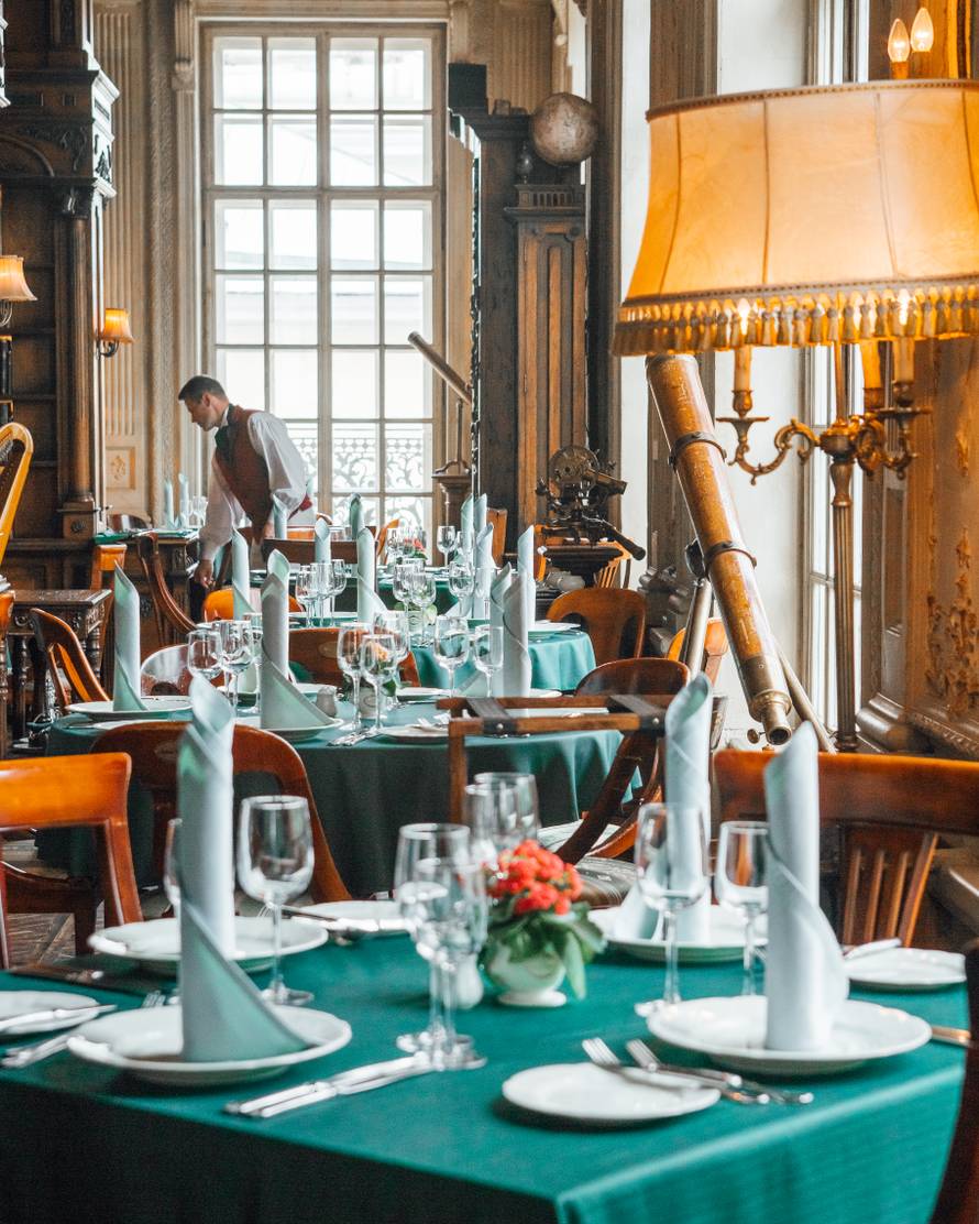 Jede se kavijar, pije se votka: U najskupljem restoranu u Moskvi gosti uživaju 24 sata na dan...