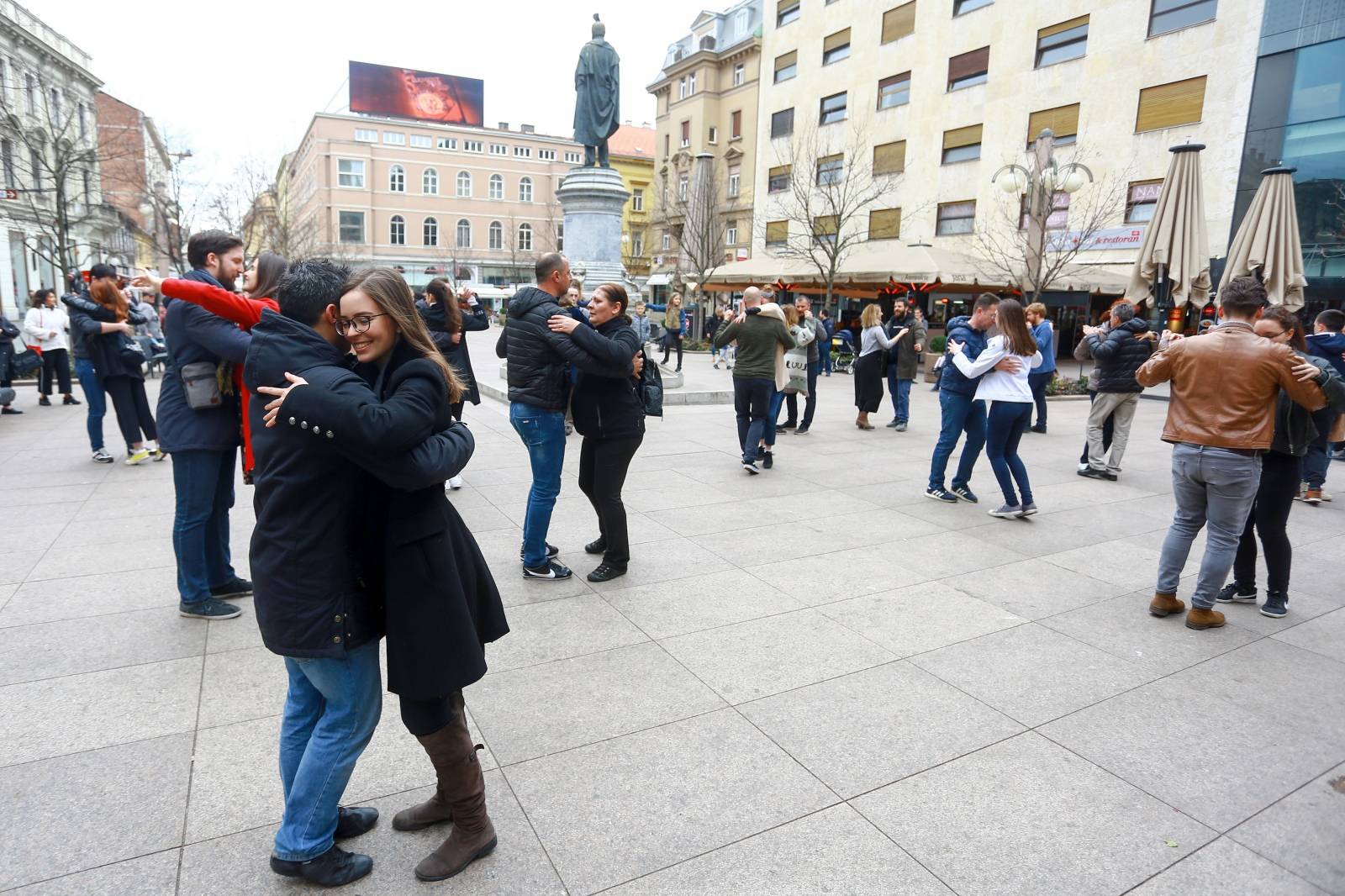 Zagreb: Tango flash mob iznenadio graÄane na Cvjetnom trgu