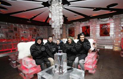 Ledeni bar u  užarenom Dubaiju na -6 Celzijevaca