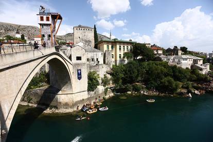 FOTO U Mostaru održano finale Red Bull Cliff Divinga:  Spektakl je pratilo više od 10 tisuća ljudi