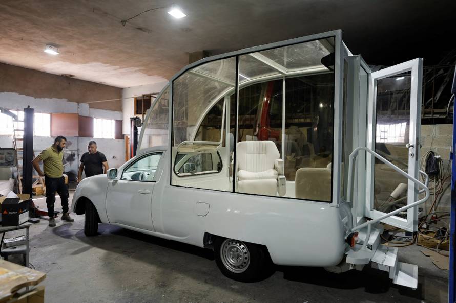 Pope Francis's popemobile set to become health clinic for Gaza children