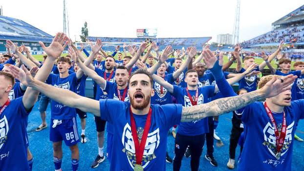 Nogometaši Dinama slave osvajanje SuperSport HNL