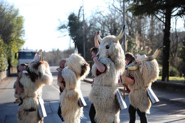 Grobnički dondolaši obilaze sela na Grobinštini.