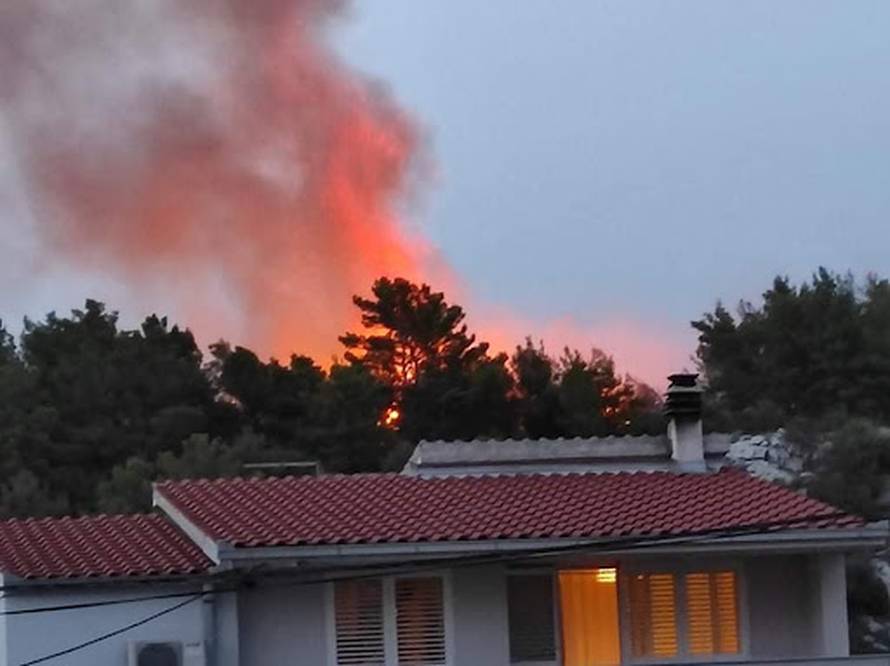 Dok su gasili požar, vatrogasci su pronašli  tijelo mladića