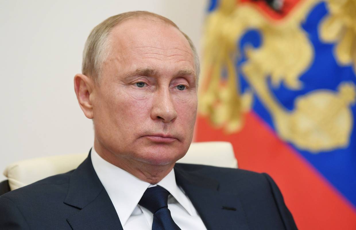 Nakon tri doze cjepiva, Putin je novu dozu primio kroz - nos