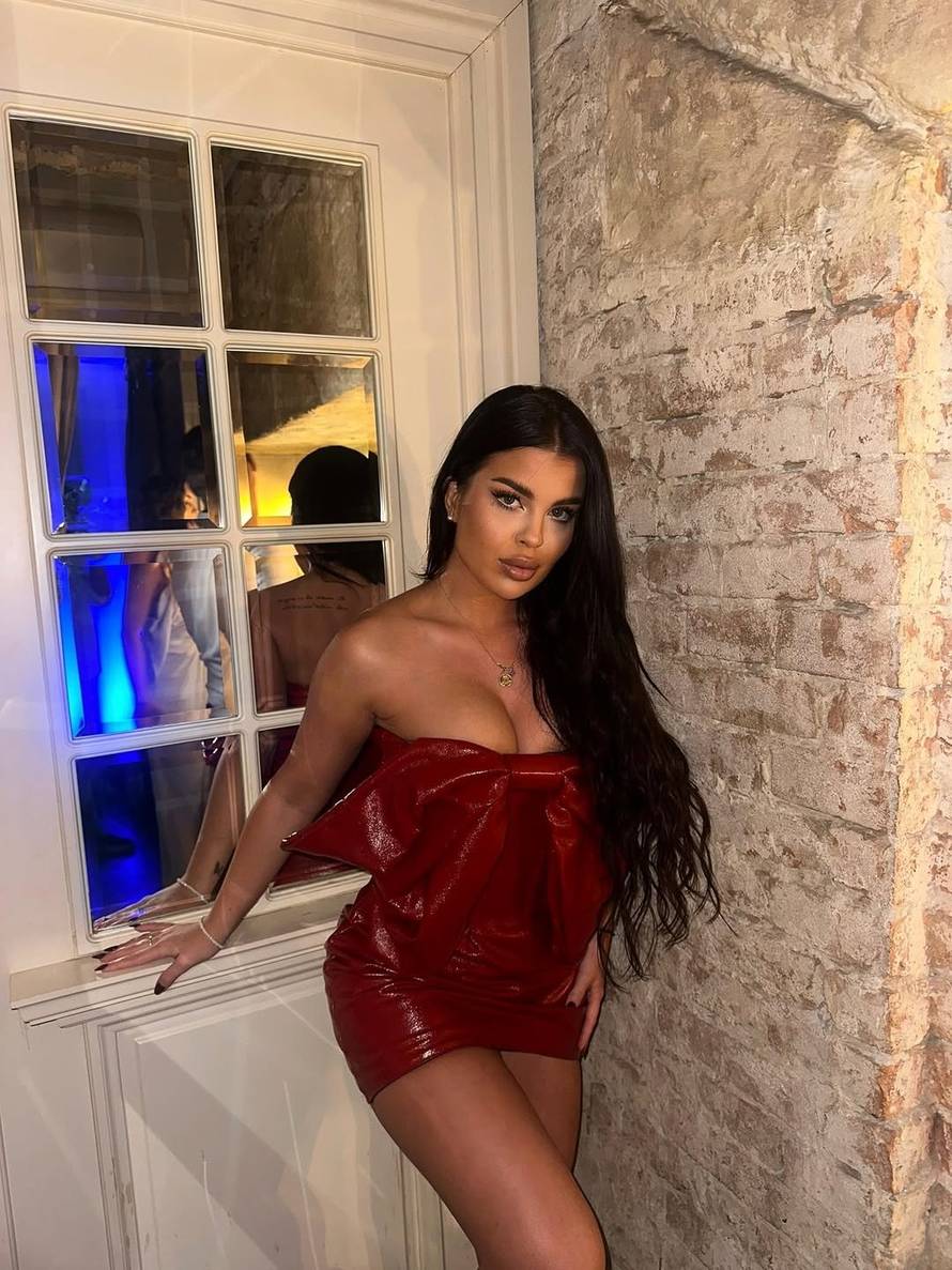 'Savršeni' su damama podijelili bijele ruže: 'Ovo je samo potvrda da osjećamo isto...'